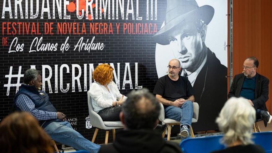 Francisco Zamora, Marta Prieto y Javier Díez, ayer, en La Palma. | |