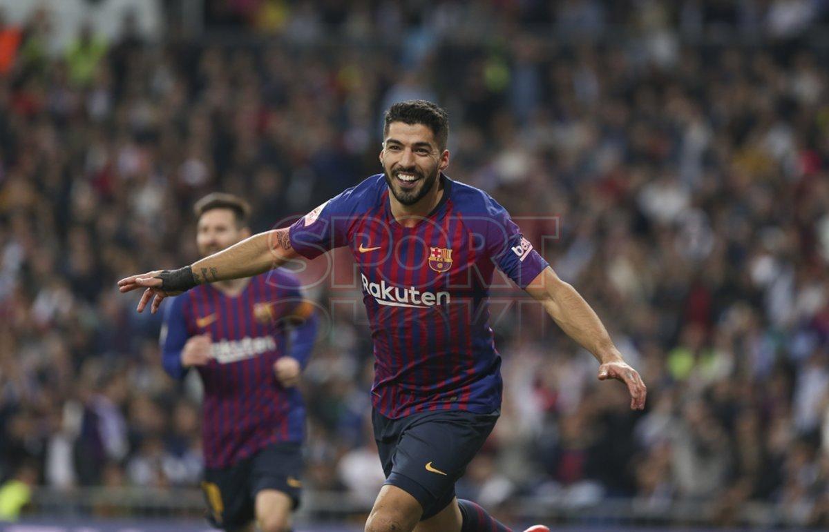 Luís Suárez eufórico tras marcar el tercer gol del Clásico de semifinal de Copa del Rey entre el Real Madrid y el FC Barcelona. Luís Suárez eufórico tras marcar el tercer gol del Clásico de semifinal de Copa del Rey entre el Real Madrid y el FC Barcelona.