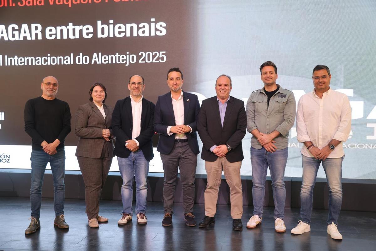 Acto de inauguración de la exposición ‘DeVagar entre bienais’.