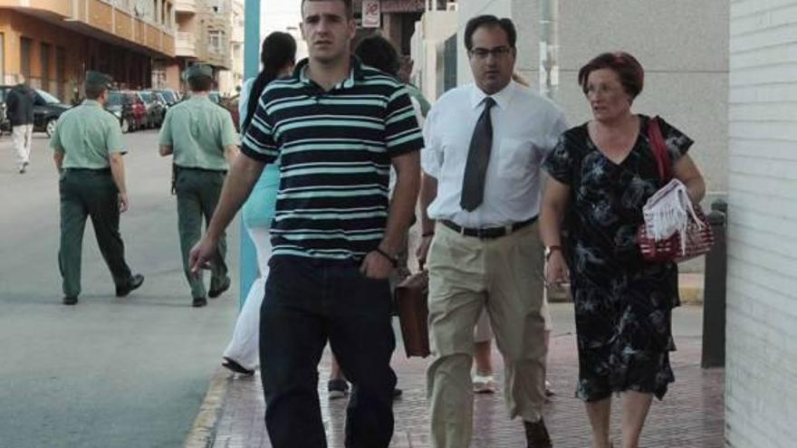 La ausencia de un abogado retrasa a abril el juicio por el asesinato de un profesor de Elda
