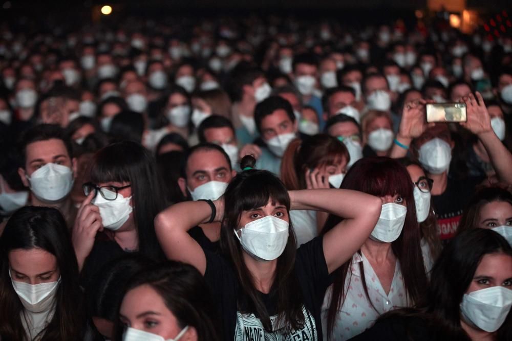 Moments del concert de 'Love of Lesbian' aquest dissabte al Palau Sant Jordi