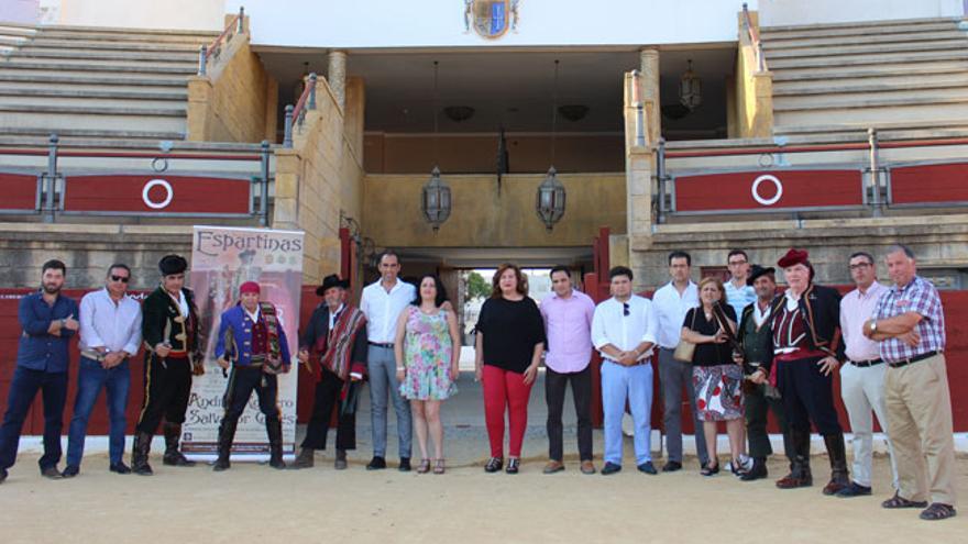 Presentación del evento en la plaza de toros de Espartinas. / El Correo