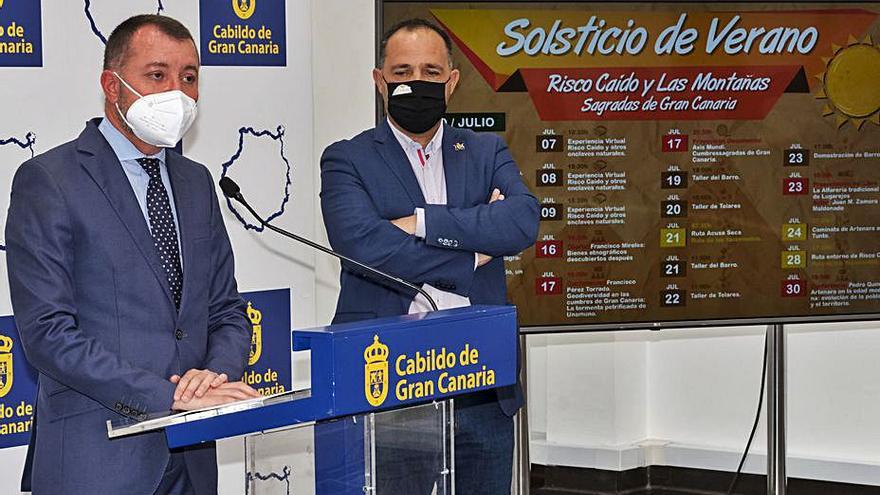 El vicepresidente del Cabildo, Teodoro Sosa, y el alcalde de Artenara, Jesús Díaz. | | LP