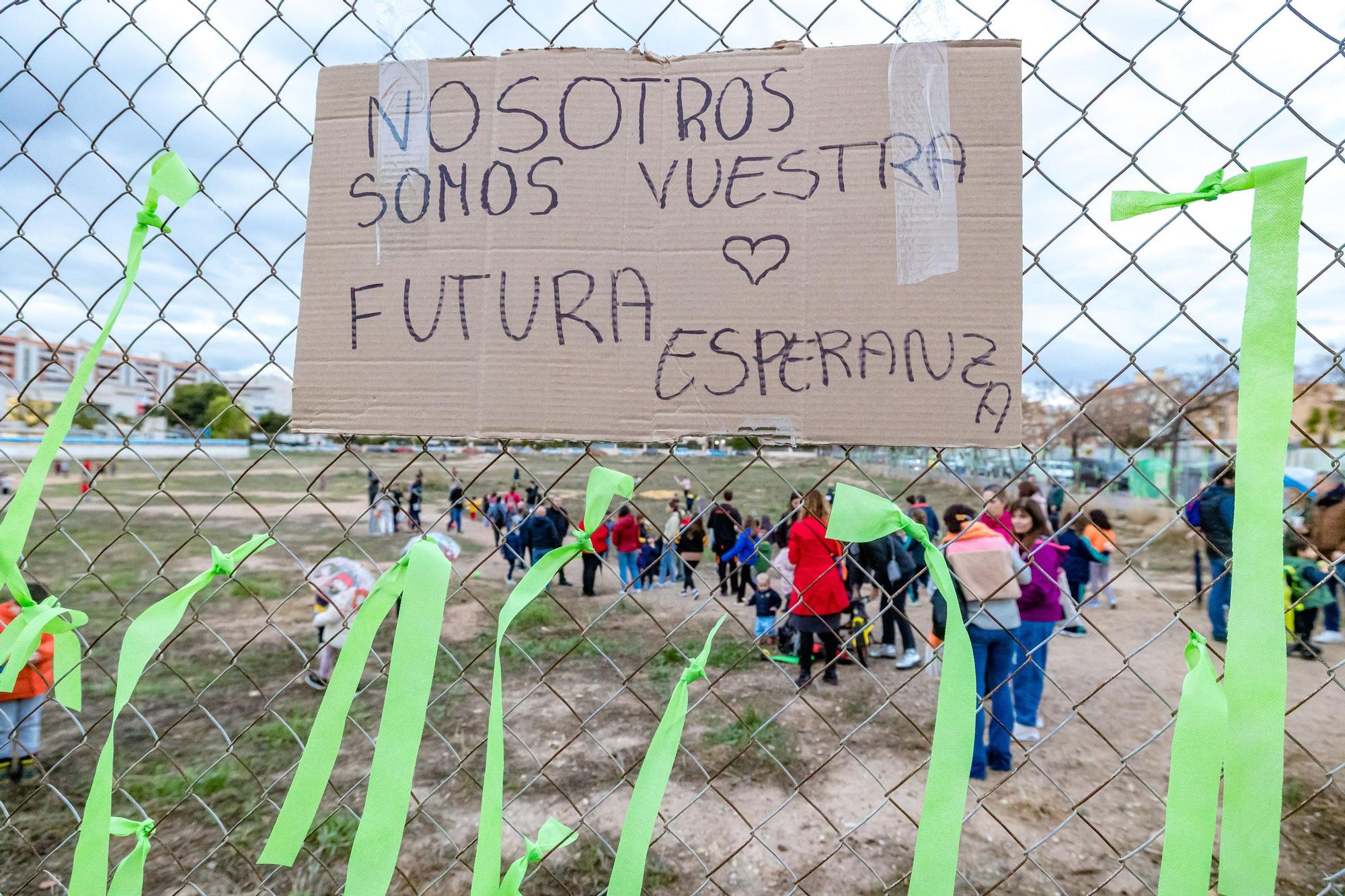 Chocolatada reivindicativa por la construcción del Colegio Almadraba en Alicante