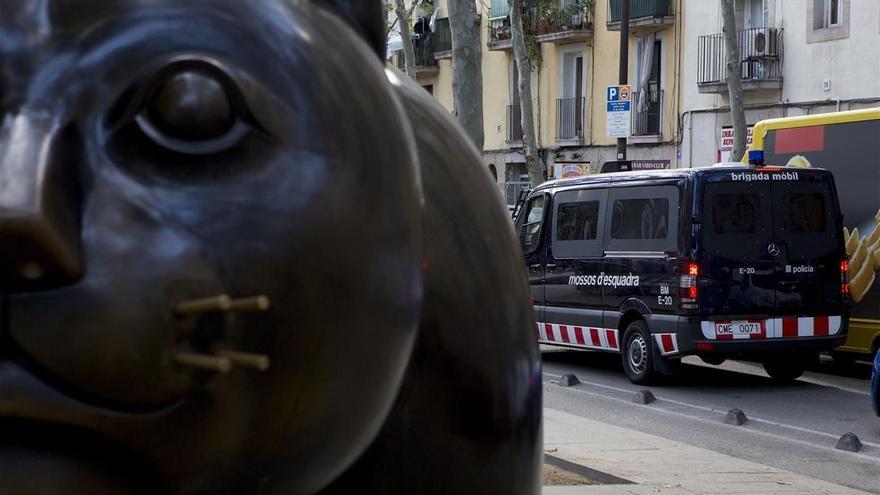 Tres jóvenes apalean a un chico gay a gritos de &quot;maricón&quot; en el Raval de Barcelona