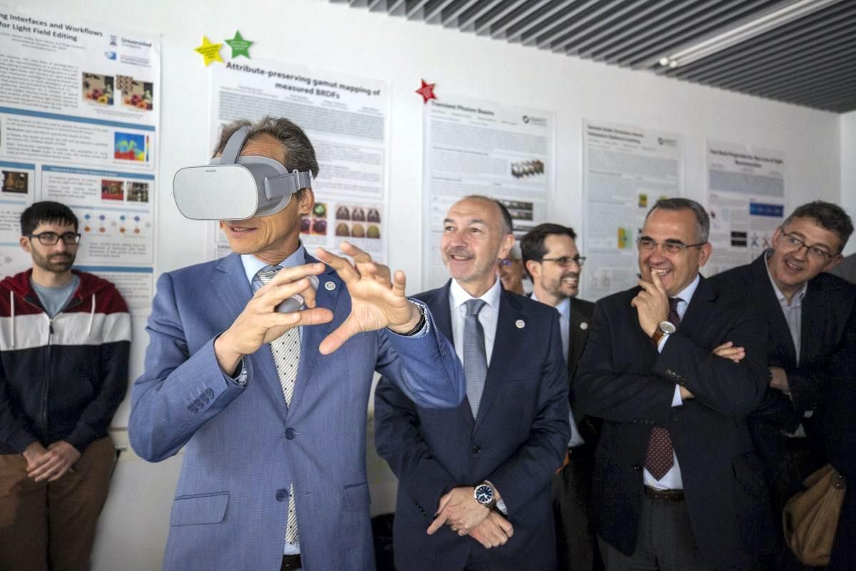 Duque visita el campus Río Ebro de la capital aragonesa