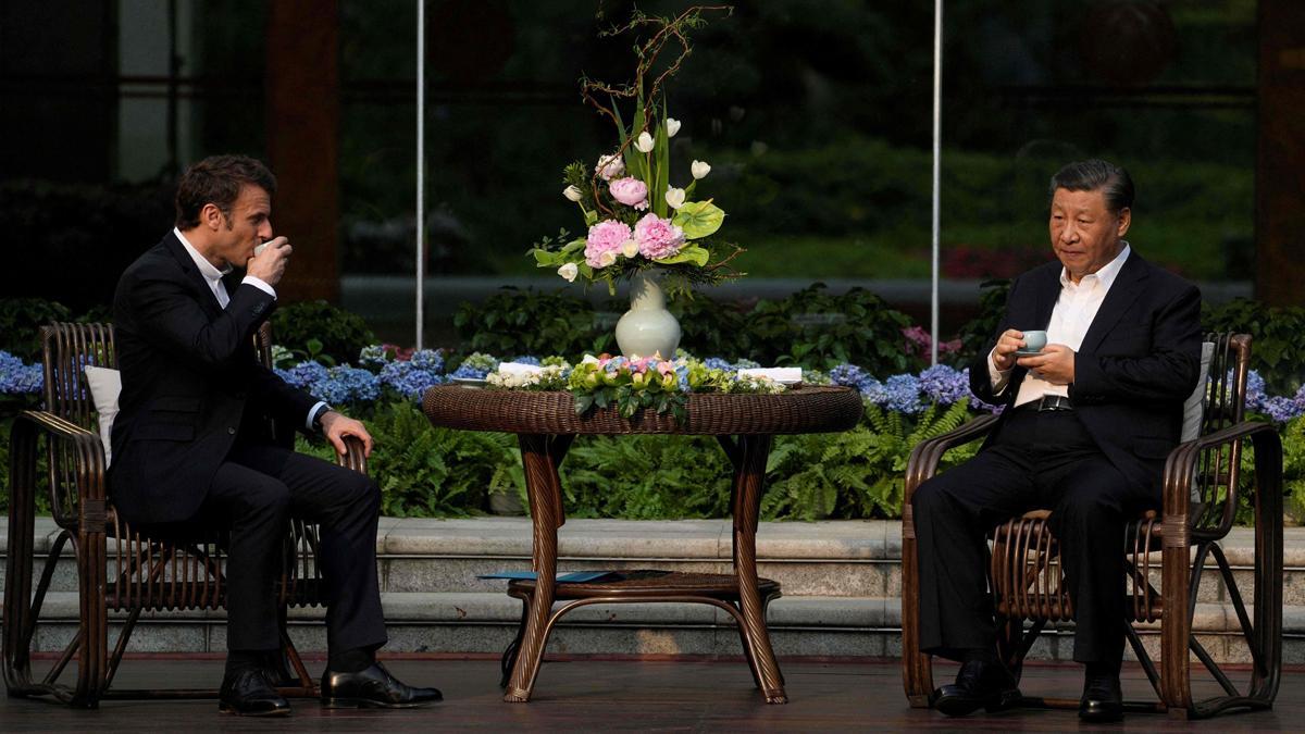 Xi Jinping ofrece la ceremonia del té a Macron en el final de su gira por China