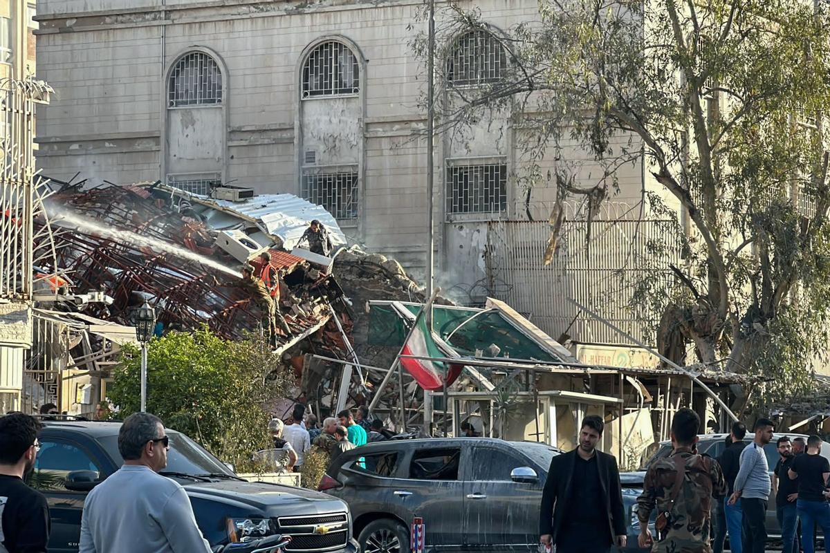 Ataque israelí contra un edificio cercano a la embajada iraní en Damasco