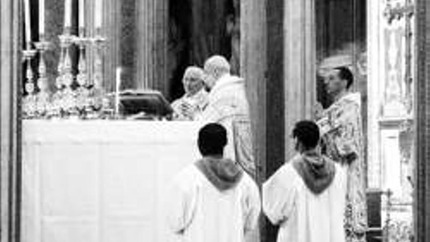 El cardenal cañizares celebra unamisa tridentina
