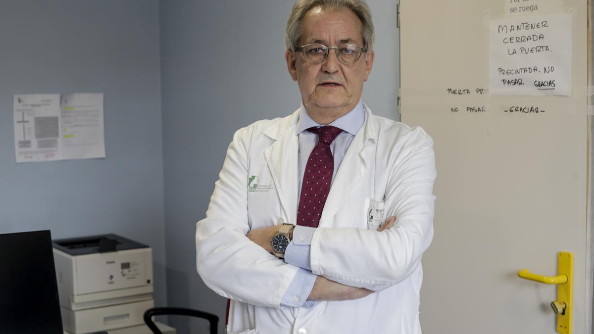 Carlos Martín, jefe de Medicina Interna del Hospital San Pedro de Alcántara de Cáceres.