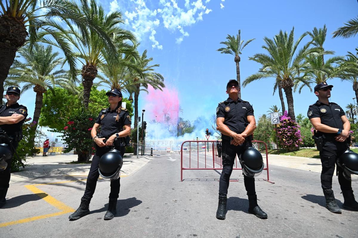 La mascletà de la pirotecnia Tamarit en las Fiestas de Elche, en imágenes