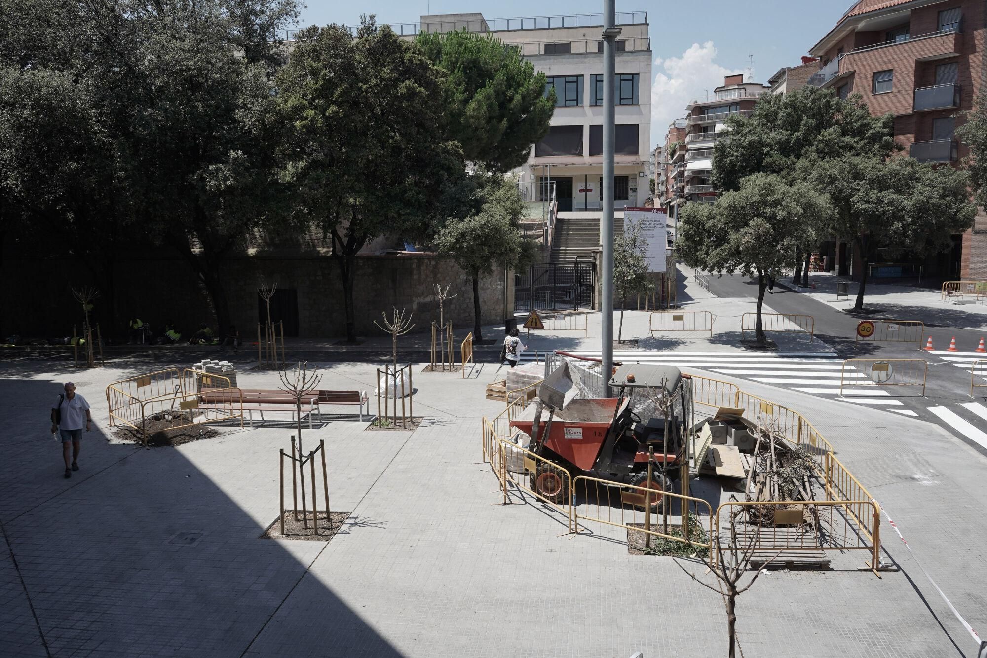 Totes les fotos de com està ara mateix la plaça de la Independència