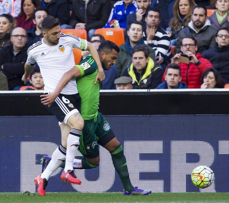 Los celestas se asientan en posiciones europeas después de doblegar al conjunto che en Mestalla con goles de Guidetti y Hugo Mallo