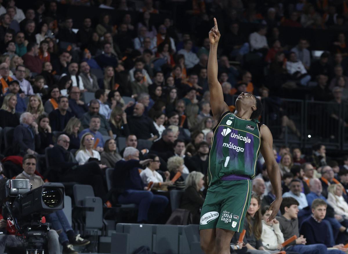 Audige señala al cielo tras lograr una canasta, en recuerdo a su madre fallecida