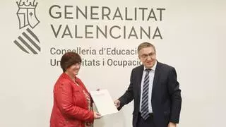 Los lingüistas, sobre el nuevo criterio administrativo: "Hiere de muerte al valenciano"