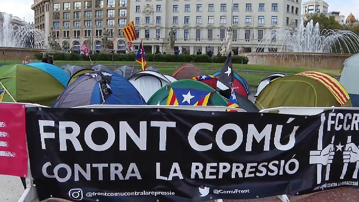 Actividades en la acampada de la ANC  en plaza Catalunya