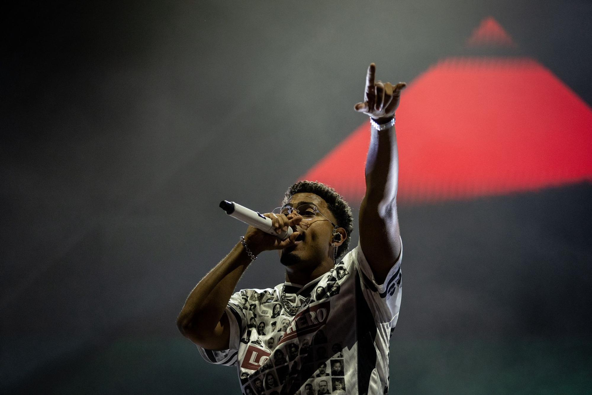 En imágenes | La Feria de Zaragoza se rinde al perreo con el reguetón de Myke Towers