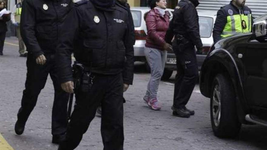 Los agentes de la Policía Nacional tomaron ayer Caravaca de la Cruz y detuvieron a siete personas en una operación antidroga.