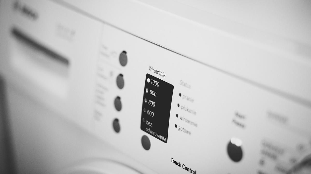 La temperatura del agua en la lavadora influye directamente en la eficacia del detergente, en la eliminación de manchas y bacterias