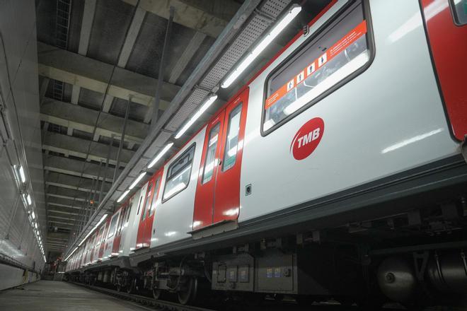 Un incendio en la catenaria del metro de Barcelona obliga a cerrar el Clot y desalojar Glòries