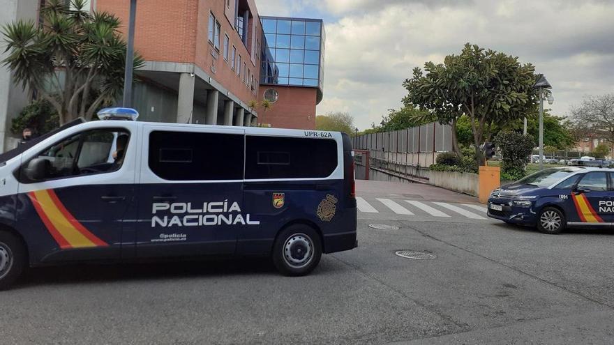 Detenido un gijonés por realizar compras ficticias en su propia floristería con tarjetas robadas: las denuncias sumaban un importe de más de 2.500 euros