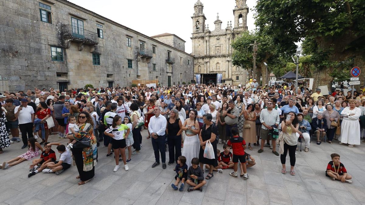 Asistentes a la ceremonia de apertura de las fiestas