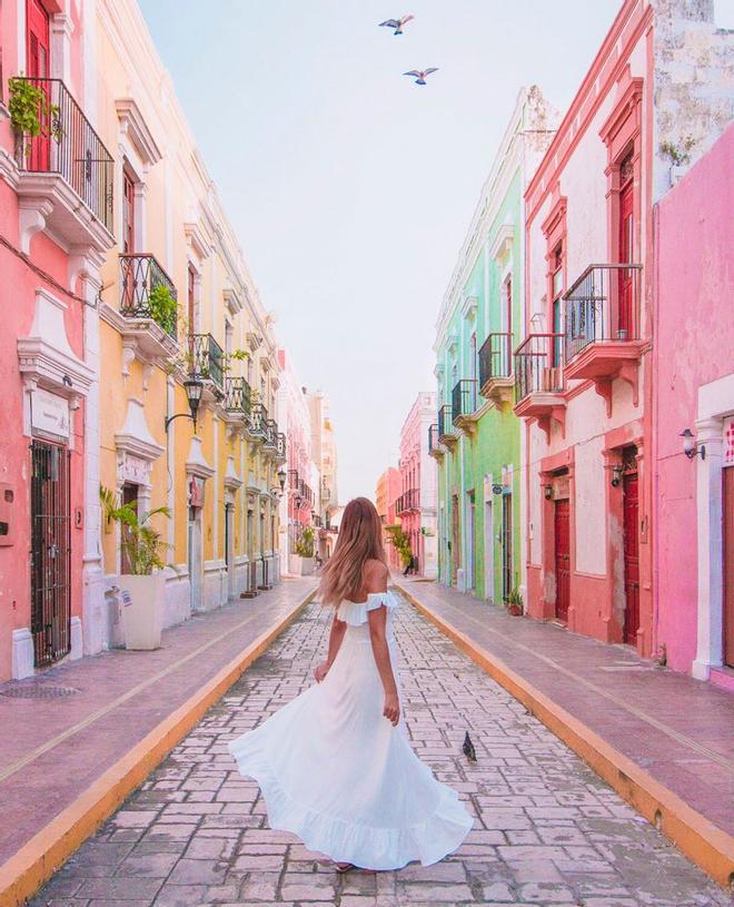 how to pose for instagram twirl