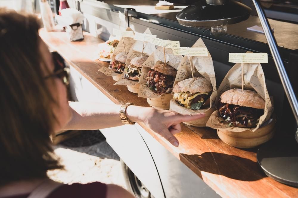 Van Van Market, música y gastronomía en el Parc de la Mar