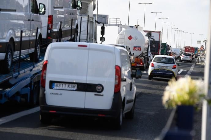 22-04-19 SUCESOS. AVENIDA MARITIMA. LAS PALMAS DE GRAN CANARIA. Accidente a primera hora de la mañana. Fotos: Juan Castro.  | 22/04/2019 | Fotógrafo: Juan Carlos Castro