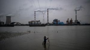 Les apagades a la Xina agreugen el desproveïment mundial