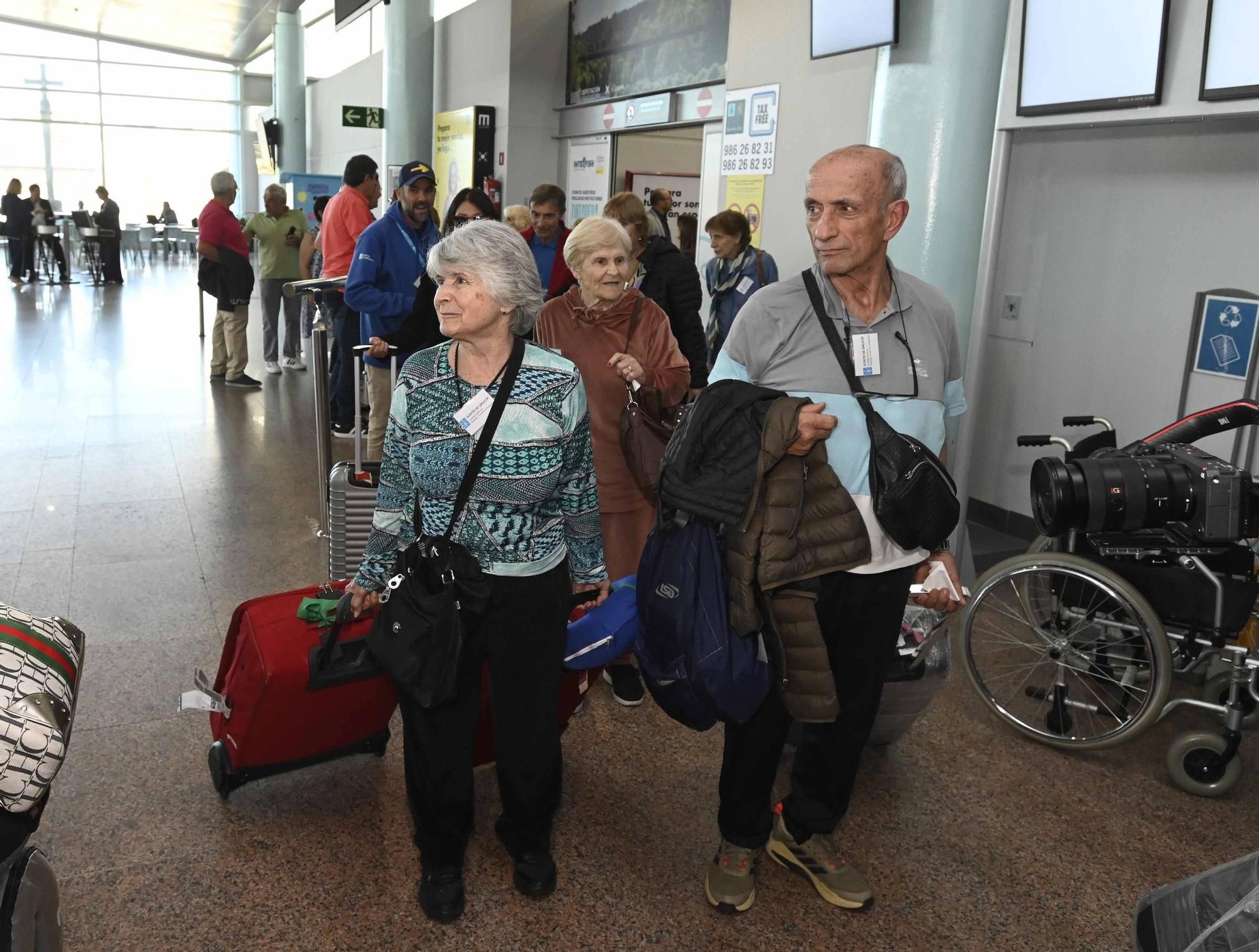 El centenario Gonzalo Nodal, entre los 200 emigrantes gallegos que vuelven a la tierra que les vio nacer