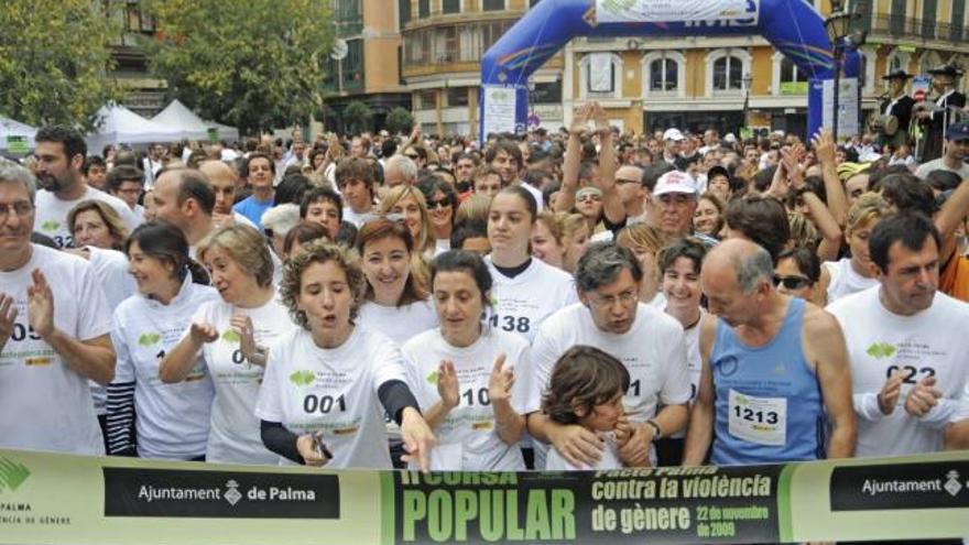 La alcaldesa Aina Calvo cortó la cinta de salida.