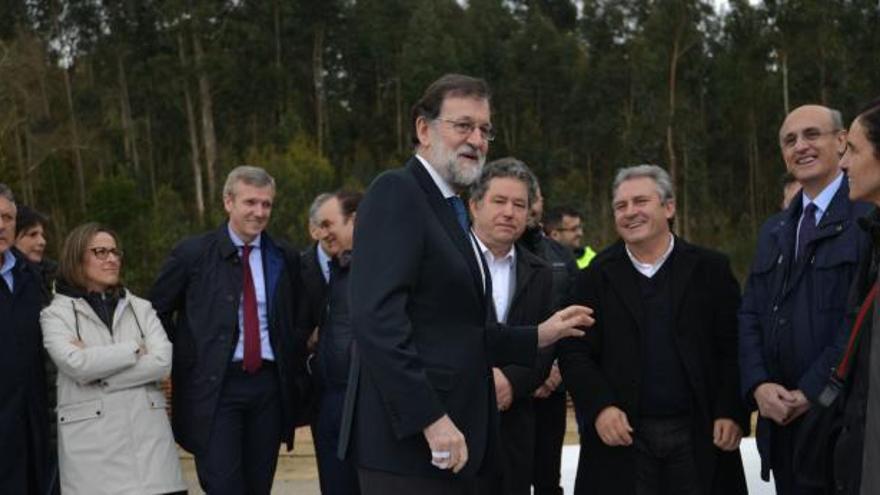 Rajoy, esta mañana con los alcaldes de Pontevedra y Vilaboa. // G. Santos