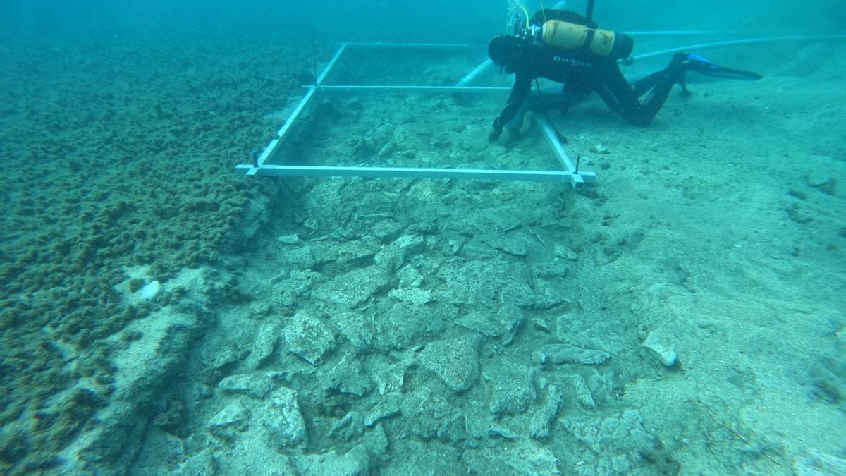 Aspecto del tramo de la carretera de 7.000 años hallada bajo el Mediterráneo