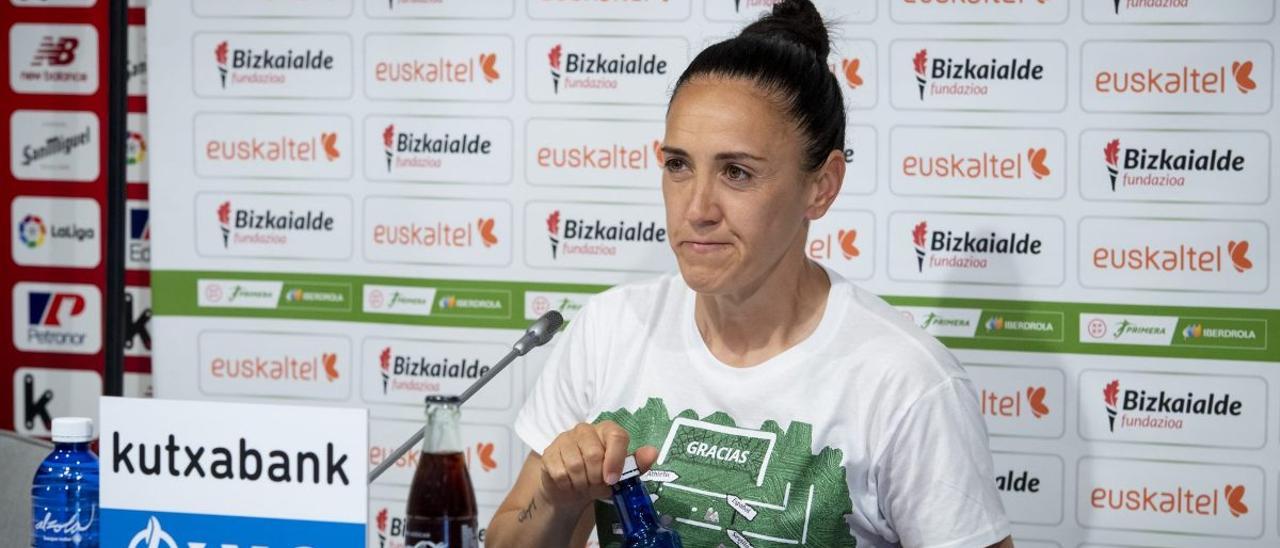 Vanesa Gimbert, en su rueda de prensa de despedida como jugadora de fútbol.