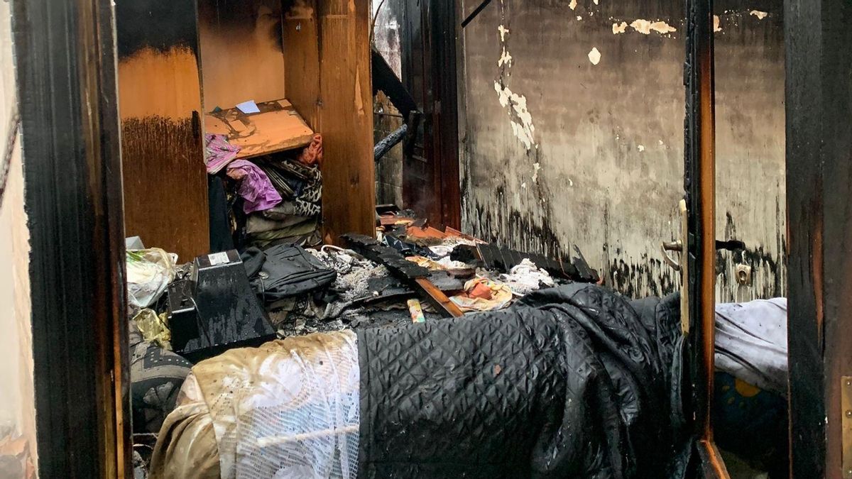 Una de las habitaciones de la casa incendiada.