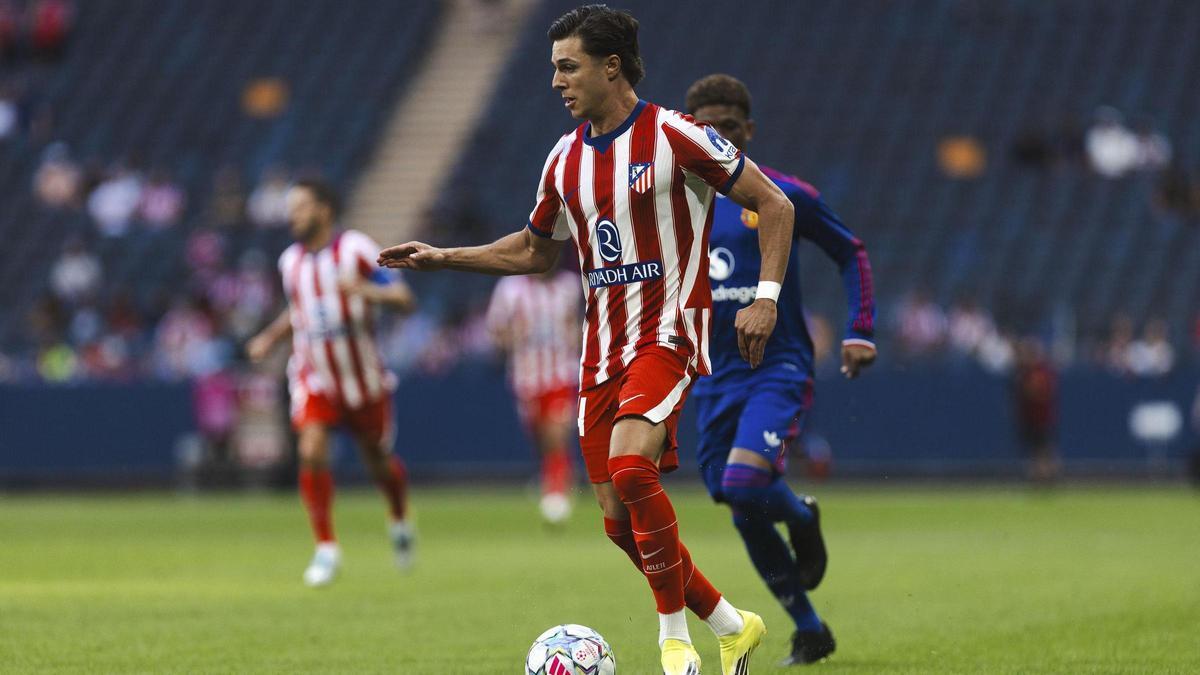 Arnau Ortiz, en acció amb l'Atlètic de Madrid aquesta pretemporada.