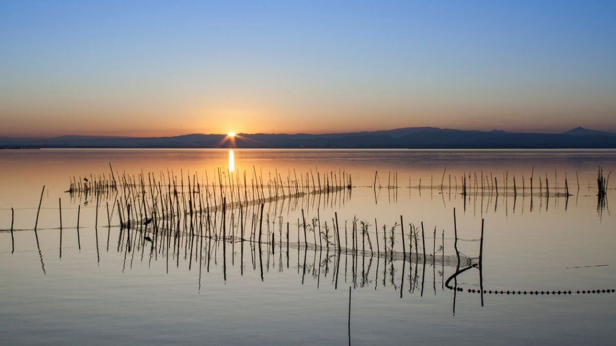 Así es la playa más cercana a Madrid: dunas naturales, tres kilómetros de longitud y aguas turquesas
