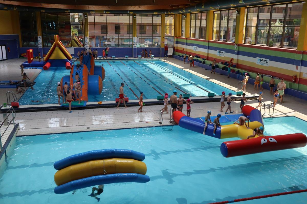 Fiesta acuática de fin de Campus en las piscinas climatizadas de El Perú.