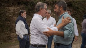 El presidente del PP, Alberto Núñez Feijóo (i), y el presidente de la Generalitat Valenciana, Carlos Mazón (d), durante la inauguración del nuevo curso político del Partido Popular.