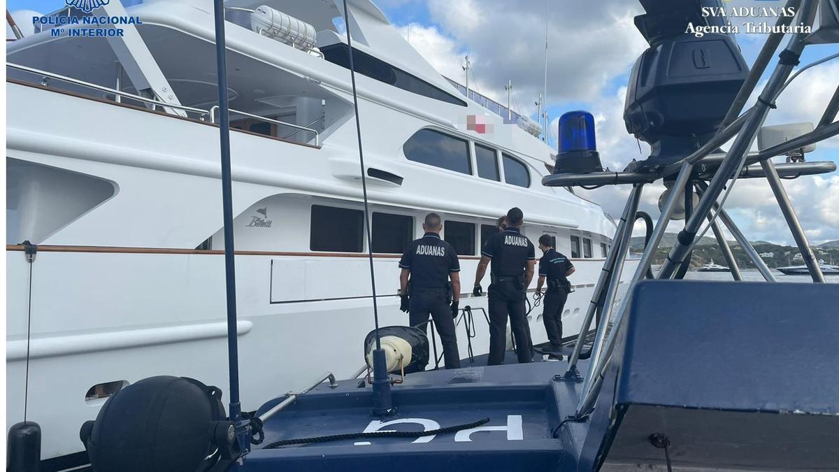 Embargado un ‘superyate’ en Ibiza por blanqueo de capitales.