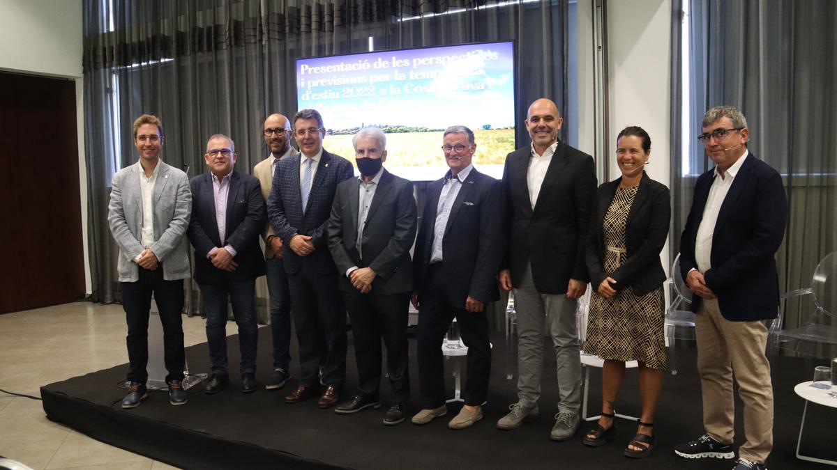 Els representants del sector turístic amb el president del Patronat de Turisme Costa Brava Girona, Miquel Noguer, i els vicepresidents Jaume Dulsat i Jordi Masquef