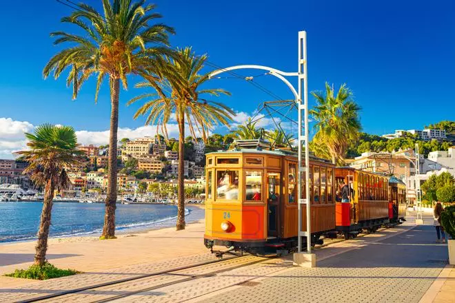 Viaje al pasado a bordo del tren de Sóller, la joya de la Belle Époque mallorquina