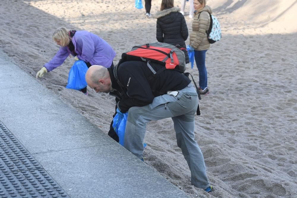 Mar de fábula | Limpieza de playas en Riazor y Orzán