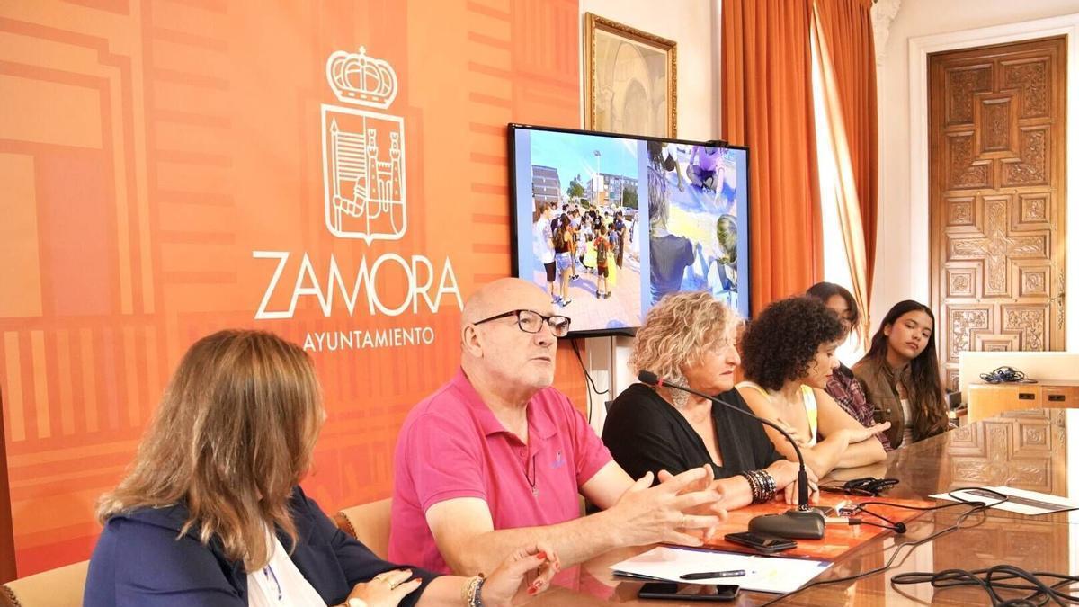 Rosa Illera, Justino Santiago, Auxi Fernández, Lola Estevez, Nolieth Castro y María Castillo.