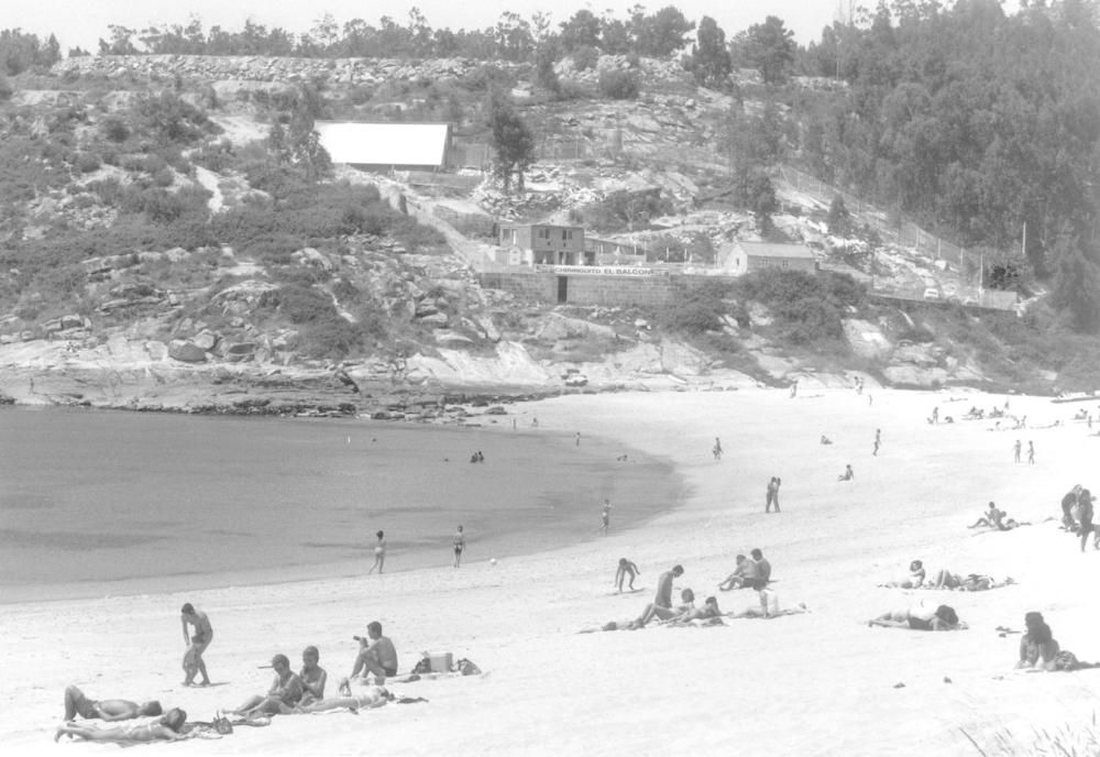 Playas de Liméns (Cangas), en 1994.