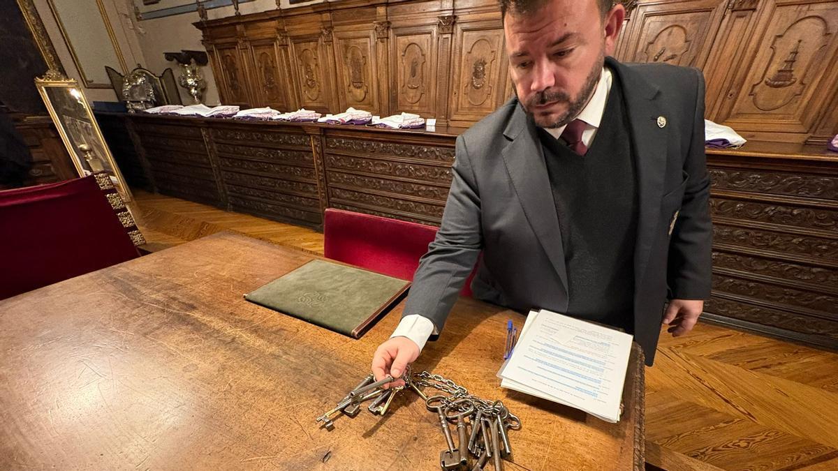 Víctor Flores, el 'guardián' de las puertas del Pilar y conocedor de todos sus rincones