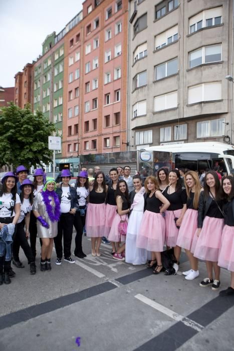 Despedidas de soltero en las calles de Gijón.