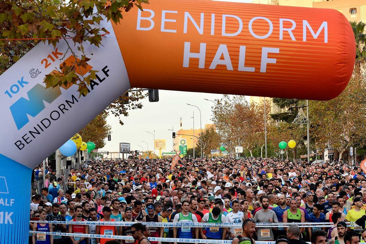 La Benidorm Half 2024 ya ha agotado los dorsales habiendo alcanzado la mejor cifra de siempre de 6.500 participantes, que el próximo 23 de noviembre recorrerán la ciudad.