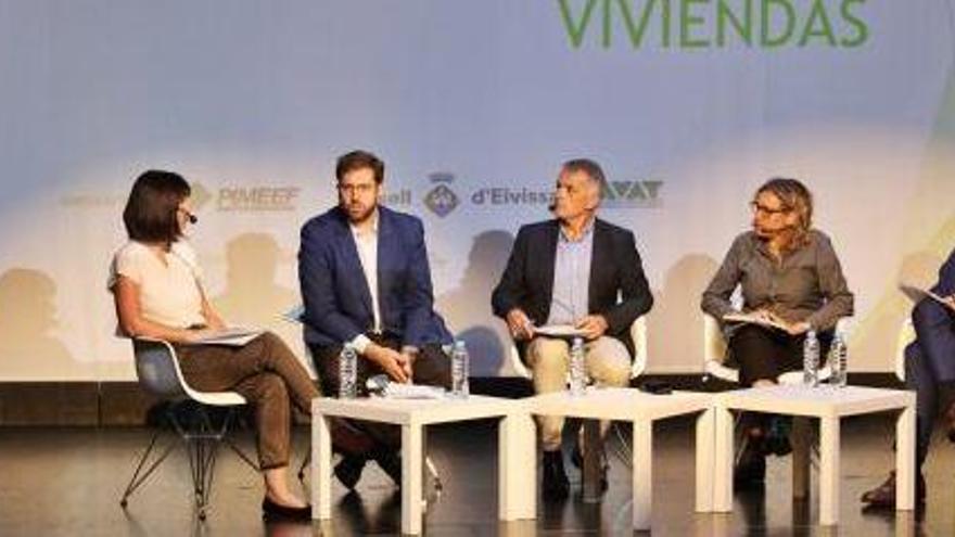 Lucía Prats, Luis Gordillo, Vicent Torres, Carmen Lence y Joaquín López durante la primera charla.